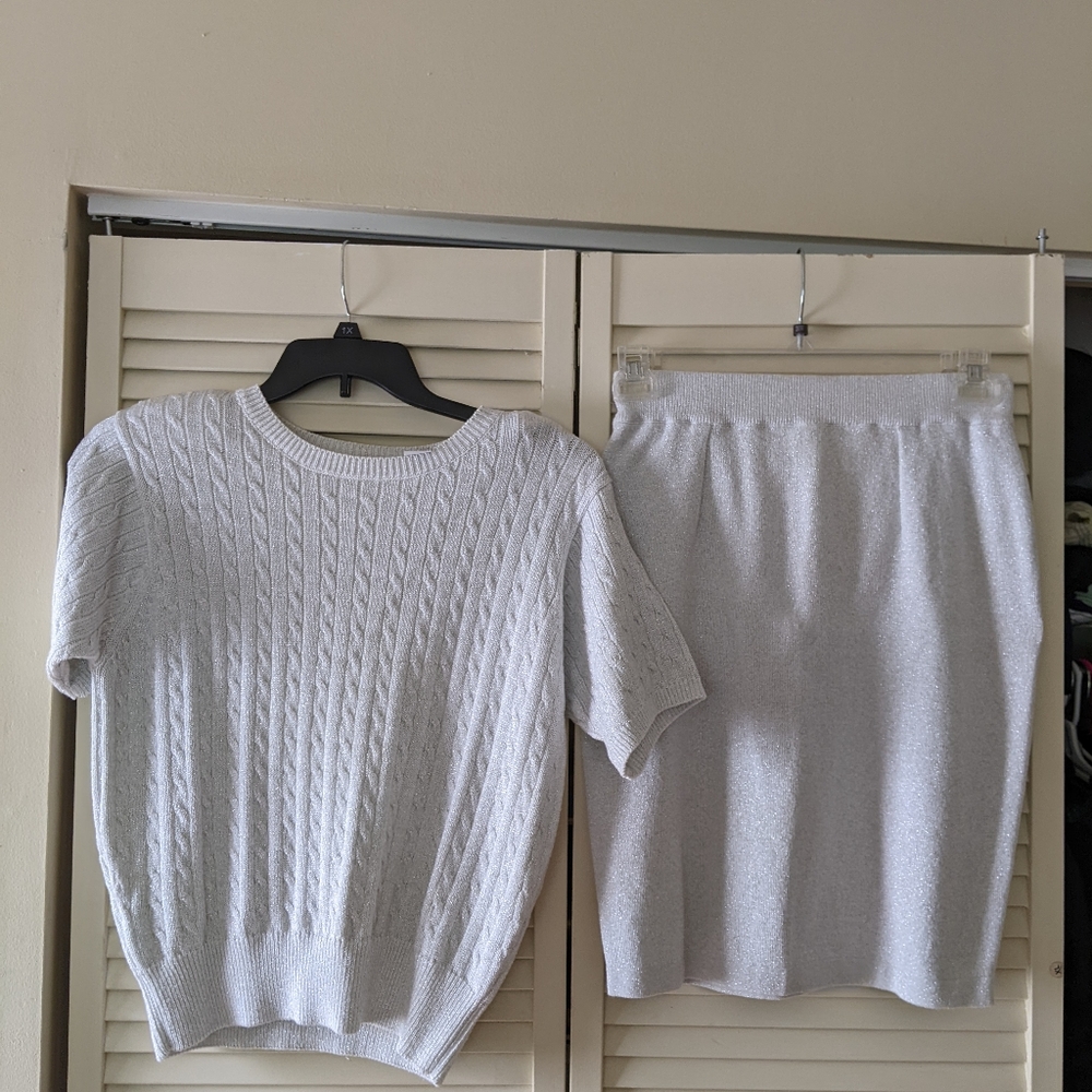 Liz Claiborne women's Medium sparkly ivory white  skirt set top and bottom pre